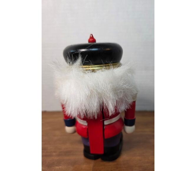 Wooden Nutcracker Christmas Soilder 6" - Picture 3 of 7